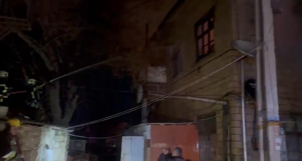 Yataqxanada baş vermiş yanğın söndürüldü - YENİLƏNİB (VİDEO)